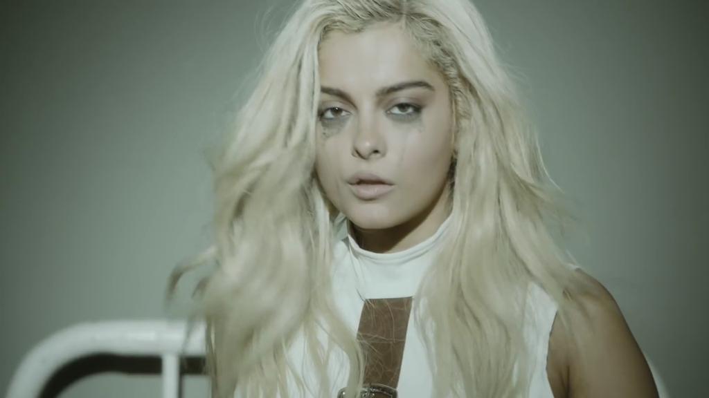 Bebe rexha i'm a mess. Bebe rexha. Bebe rexha обложка. Im bebe rexha. Bebe rexha i m.