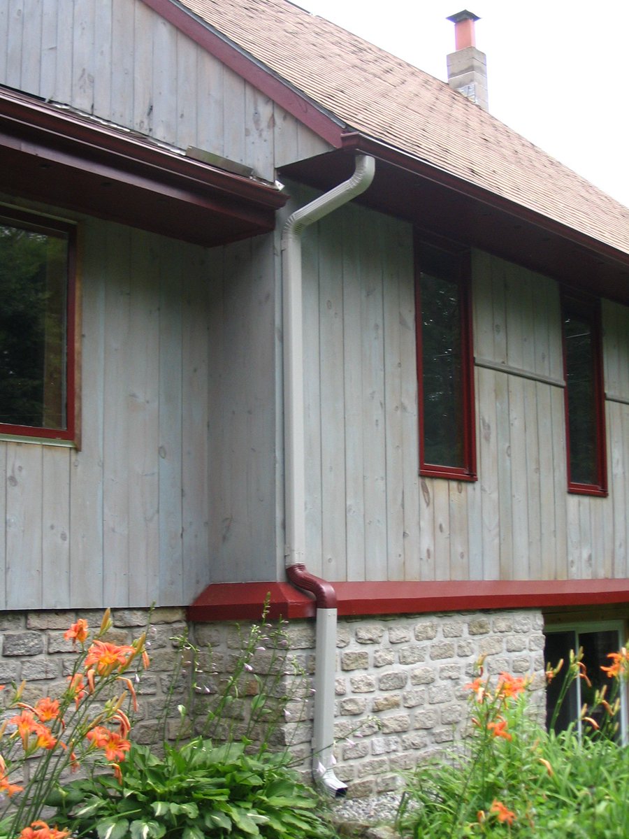 GraniteSGutter's tweet photo. Keep your gardening projects safe from rain by installing new, sturdy gutters. Give us a call today!
#Gutters
#HomeImprovement https://t.co/2WXw7KZrmY