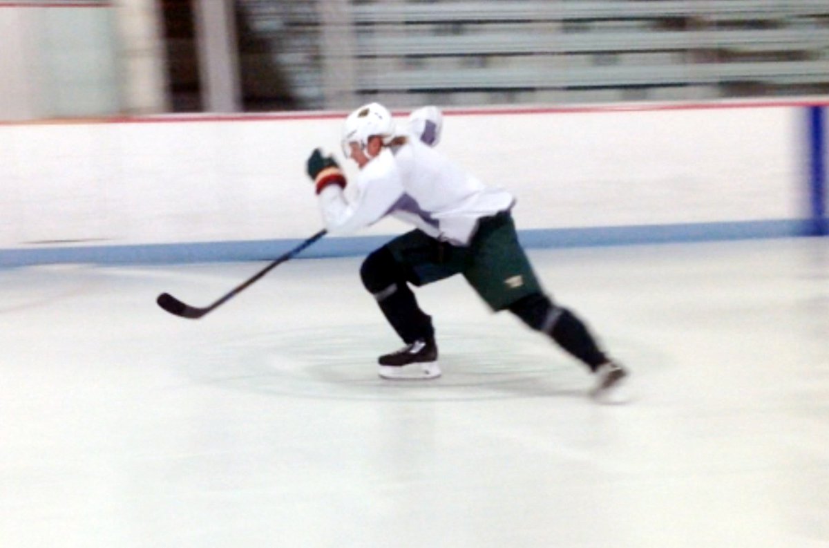 LetsPlay_Hockey's tweet image. Regardless of a skater’s natural abilities, getting a deep knee bend is a skill that can be improved with consistent quality repetition. This month's hockey skating column from the #mnwild's Andy Ness:
bit.ly/2JBT4Uo