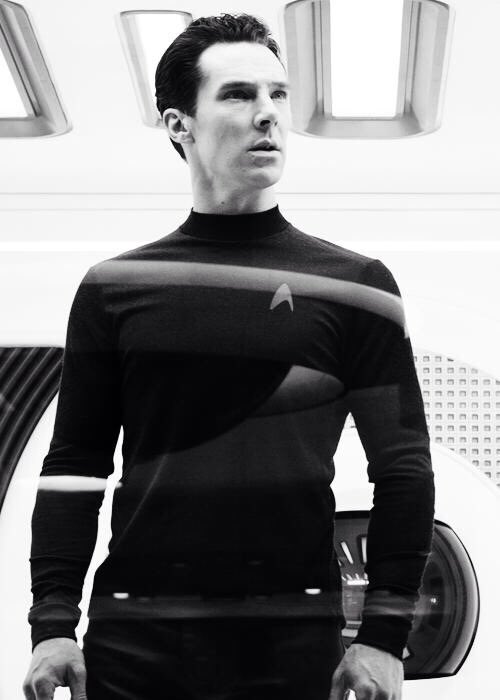 2013년, 영화 <스타트렉 다크니스 Star Trek Into Darkness>, 존 해리슨/칸 누니엔 싱 役 메인빌런. 스타일링과 벌크업으로 미모 레전드 찍은 작품... 시발...