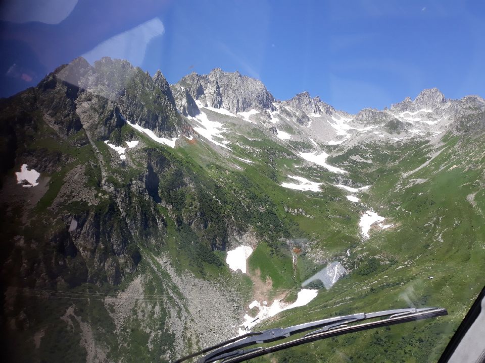 GroupamaRaa's tweet photo. Journée exceptionnelle au cœur de la course avec @GroupamaFDJ pour nos invités !  #TFD2018 #TousSupporters https://t.co/9o2GiDgK9R