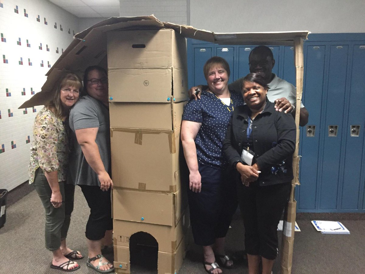 Teachers make a tower that all group members fit underneath using a Makedo Classroom Construction set.
#ElevatEdIndy, #1stMakerSpace, @IC_Explorers