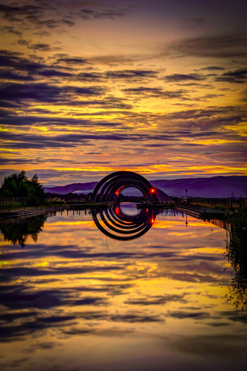 FalkirkWheel's tweet image. Have you ever seen the world's only rotating boat lift at sunset? 🌅 We think it's a truly #CanalMagic experience!

Thanks to @Scotdrone for this fantastic #FridayPhoto