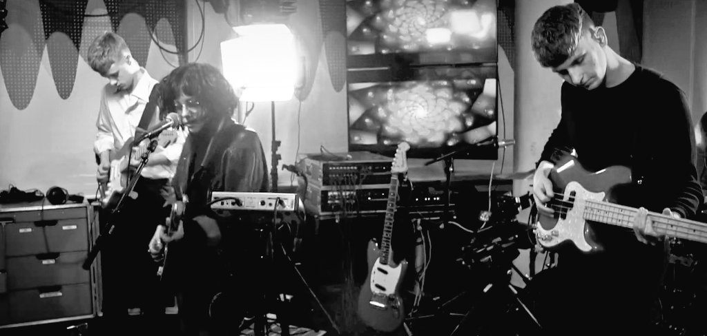 ❝ Heather Baron-Gracie ❞
                  × × × × × 
   ㅡ Member of #PALEWAVES
   ㅡ TH Roleplay / Parody
   ㅡ  singer, songwriter and multi-instrumentalist
                        #RT?