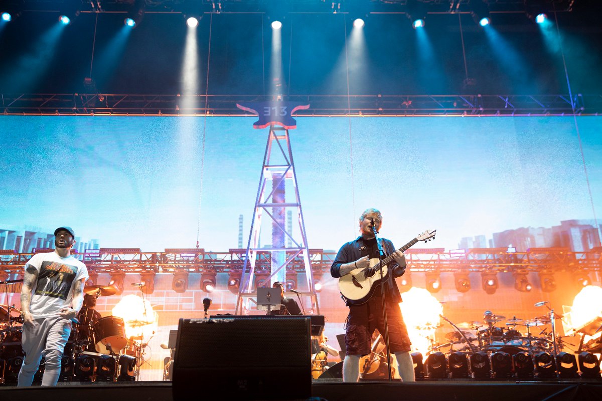 Eminem's tweet photo. VIDEO: River ft. Ed Sheeran at Twickenham - https://t.co/nypMpQWQt0 - Thanks for coming thru @edsheeran!

Photo Credit: @jeremydeputat https://t.co/G4zN352RLW