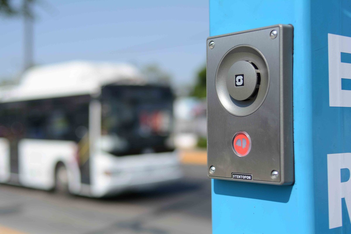 SSPMCORREGIDORA's tweet photo. ¿Ya conoces el "Botón de Enlace Ciudadano"? con el objetivo de estar más cerca de ti y brindarte una atención pronta y eficaz, la #SSPMCORREGIDORA implementa la instalación de 50 puntos de enlace que puedes encontrar ubicados en escuelas, zonas comerciales y paradas de autobús. https://t.co/QjIp6ytT8k