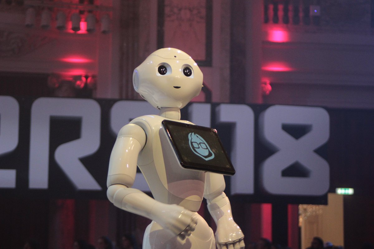 Humanizing411's tweet photo. Austria's next #TopRobot. #Throwback to #Pepper being on stage of @Pioneers, working as a #cohost. #Event #EventApp #Cohosting #MeetPepper #PepperRobot #Robots #Robotics #MyPepperMoment https://t.co/yiMJL57kpE