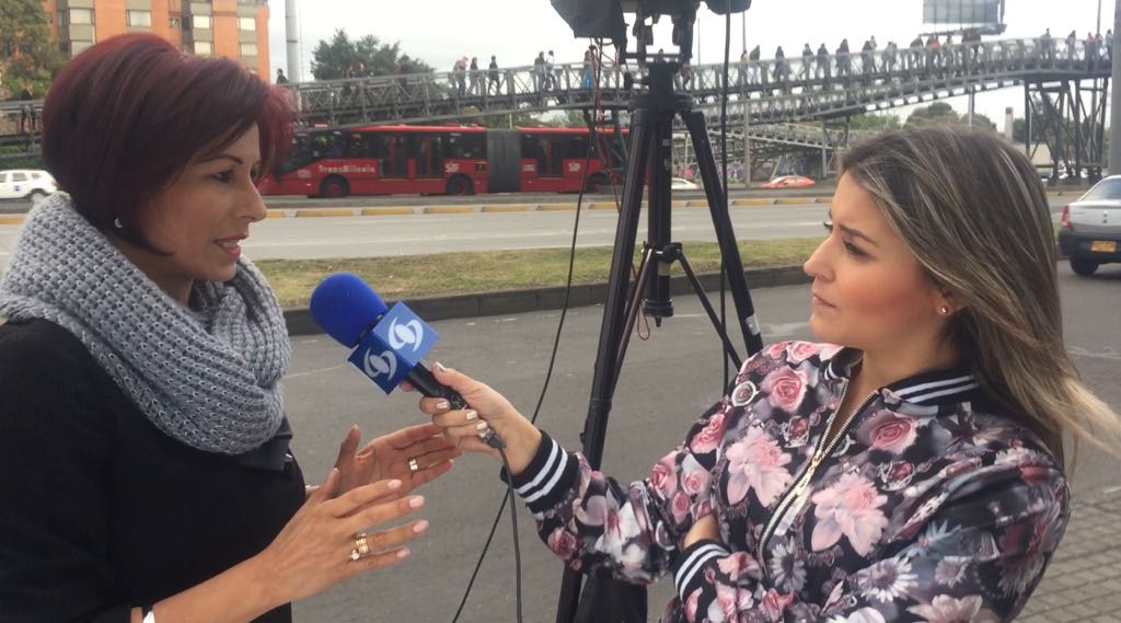 OlgaVictoriaRC's tweet photo. Según estudios @Bogota ciudad + insegura en el TP🚍 para 👩en el mundo @TransMilenio sinónimo de Miedo, Desconfianza e Inseguridad. En el 2018 a diario se capturan 5 personas mientras cometen un delito en TM🚍y se han incautado 6.500 🔪armas blancas @SeguridadBOG @PoliciaBogota https://t.co/s4iReGc5Tj