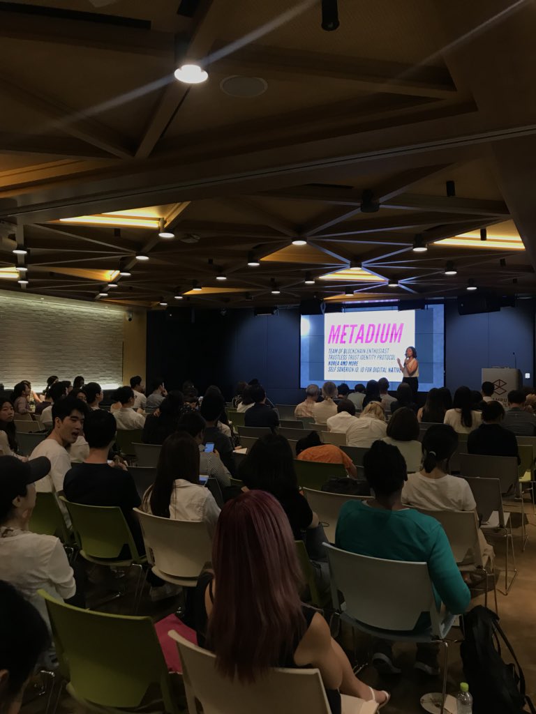 ARamJin's tweet photo. [Women in Blockchain]
2018 Korea Blockchain Week
With #ericakang
Perfect meet up!!

#WomenInBlockchain
#KoreaBlockchainWeek2018
#KBW2018 #blockchainweek #2018코리아블록체인위크 #밋업 #우먼인블록체인 #googlecampusseoul #meetup #blockchain #influencer #blockchaininfluencer #Irene https://t.co/jG7uPT0bPI