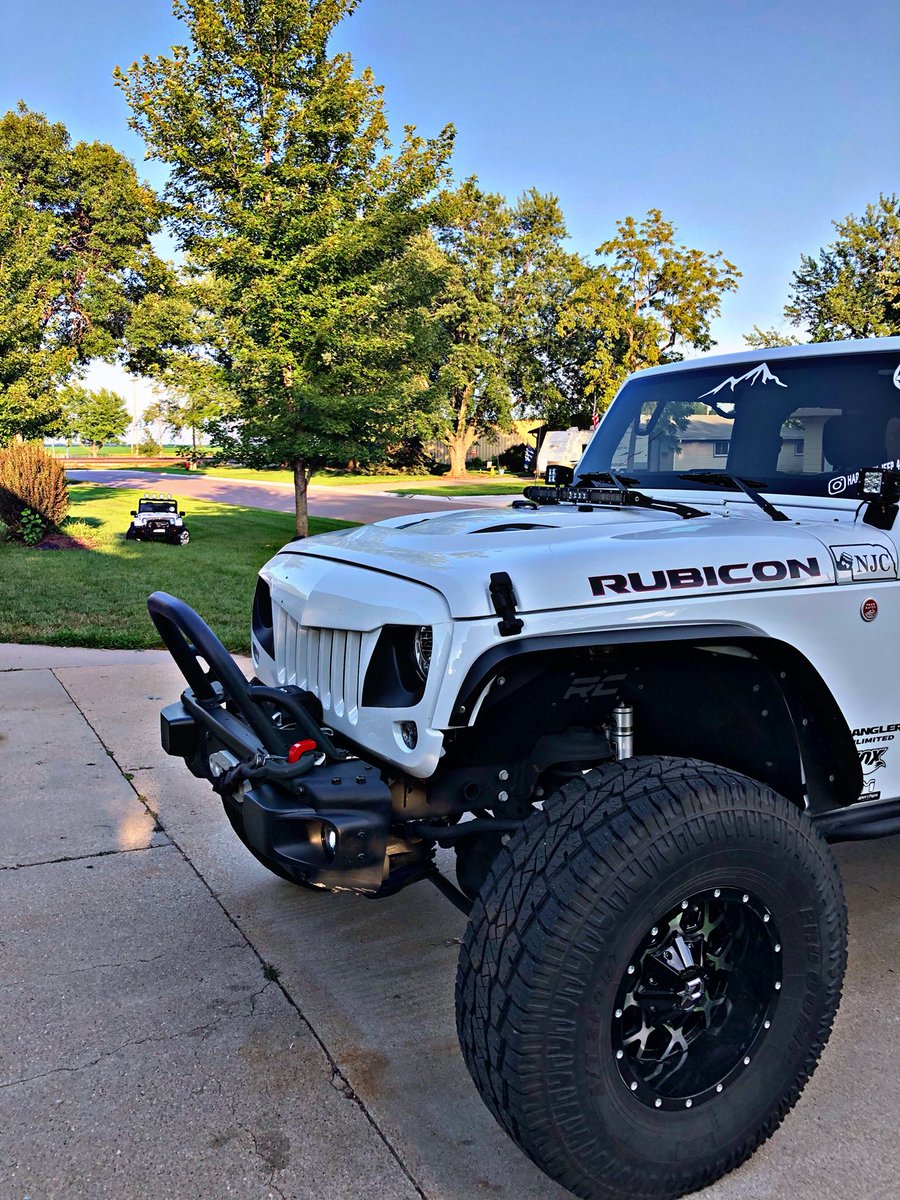 kcpfing's tweet photo. We go together like peanut butter and ladies 😎 #jeep #twinning #littlejeeper @THEJeepMafia @Jeep @JeepDaddyInc https://t.co/wzomo0So8Y