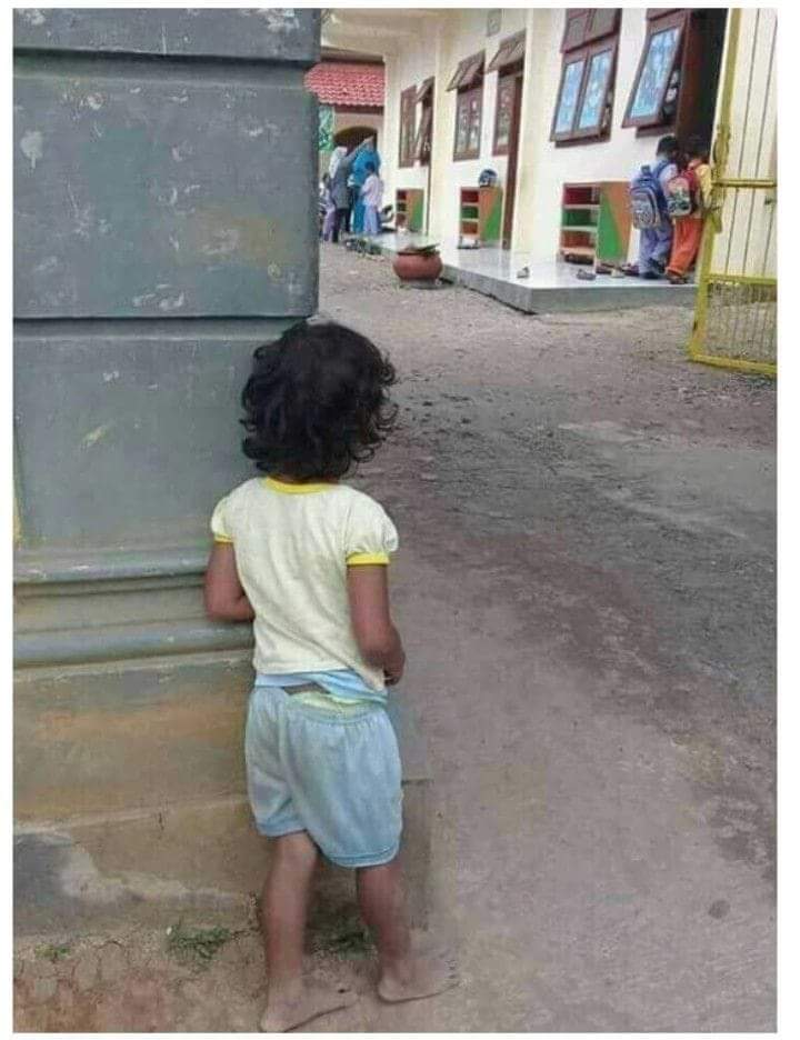 Terima kasih pak <a href="/jokowi/">Joko Widodo</a> pak <a href="/jonan_ignasius/">Ignasius Jonan</a> <a href="/hanifdhakiri/">MHD</a> sdh membuat anak2 kami #korbanphksepihakfreeport putus sekolah dan tdk ada sekata patah pun u/ membelah kami. Apa kami harus menjadi separatis spy suara kami di dengar.
<a href="/lokataru_id/">Lokataru Foundation</a> <a href="/haris_azhar/">Jogging bukan joget</a> <a href="/retnosuryo/">retno kusumastuti</a> <a href="/requisitoire/">REQnews Official</a>