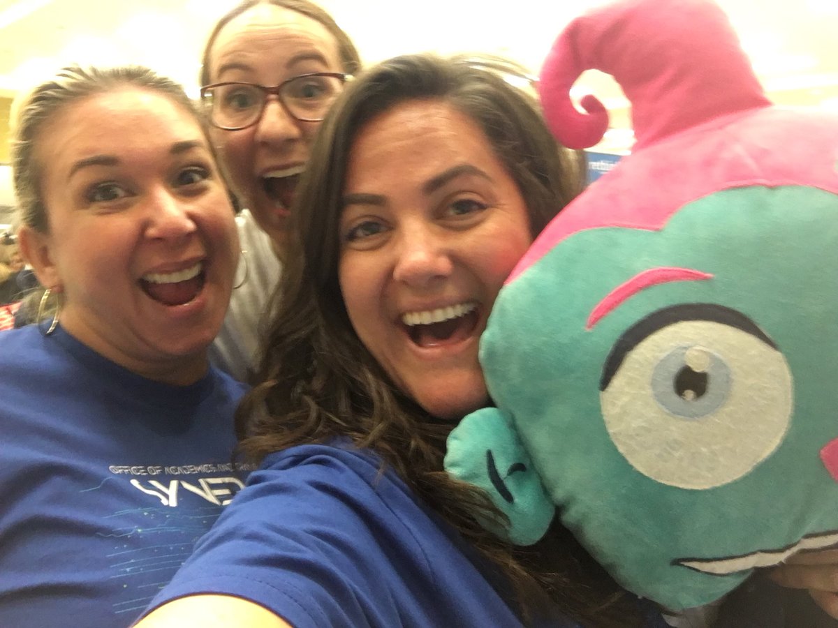 NiC91x2's tweet photo. Selfie with Sciefus!!!! @Science4UsSays @SynergyMDCPS @TropicalESch #Synergy2018 #ScienceEveryday https://t.co/dWV5Pvny1j