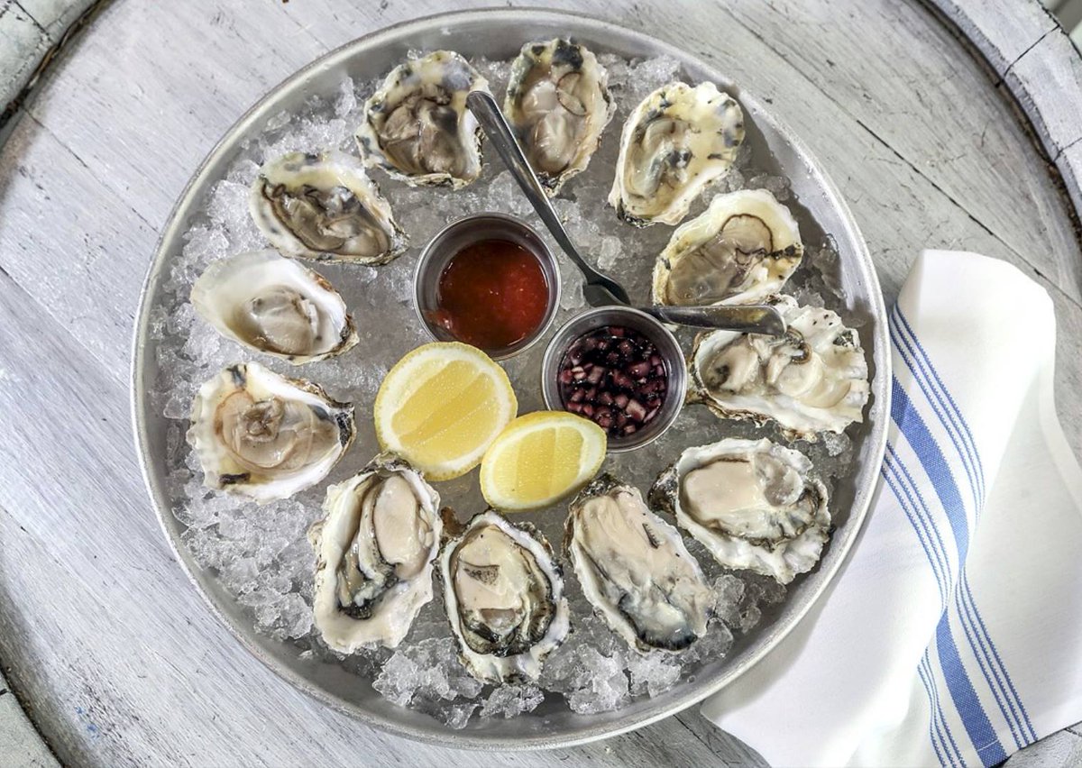 Oysters anyone? Our favorites are from @ellasoysterbar in Little Havana!
#oysters #ellasoysterbar #littlehavana #lincolneatery #goodeats #visitmiami #exploremiami