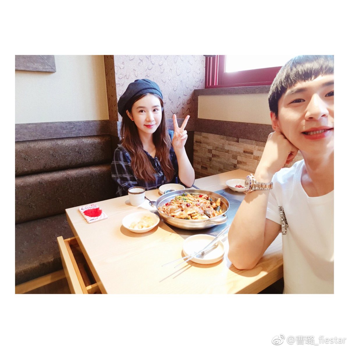 fiestar_snaps's tweet photo. [CAO LU WEIBO(2P)] fiestar_曹璐: 喜欢中国料理的 奔驰小哥哥 了解一下[鼓掌][鼓掌]@.BANZZ_official ​ https://t.co/IWt4cgTnRO #kpopsnaps https://t.co/iI5QOYrglZ