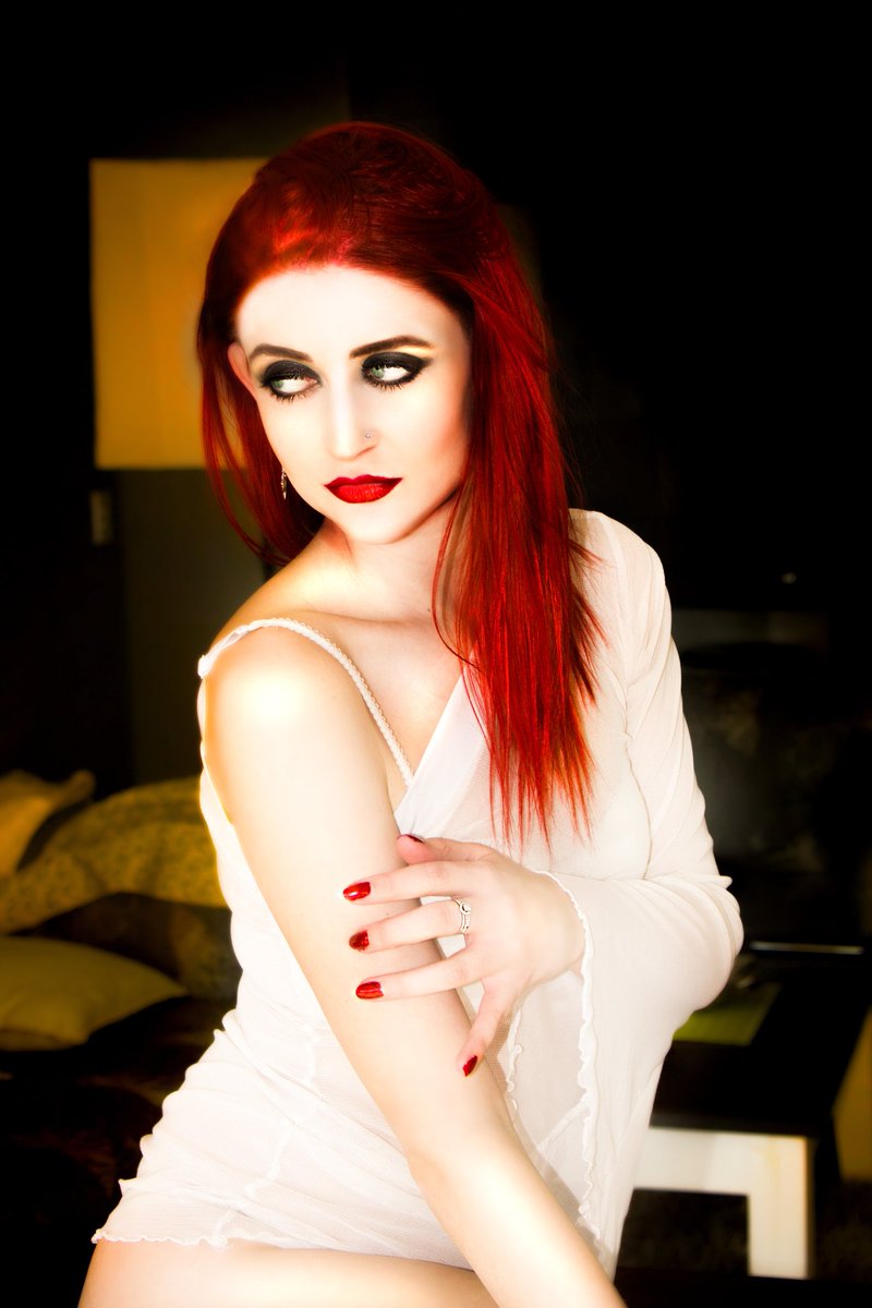 GirlsFrame's tweet image. #suicidegirlhopeful #Alternative #prettymuchconfident #modelling 
#portraitphotography #fierce #posing #Photobook #faya