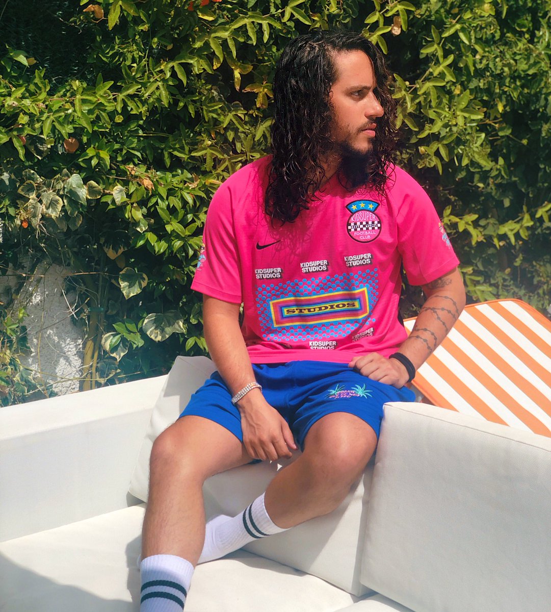 New song at midnight

Tickets for Part 2 on sale tomorrow at 10am local time 👀👀👀