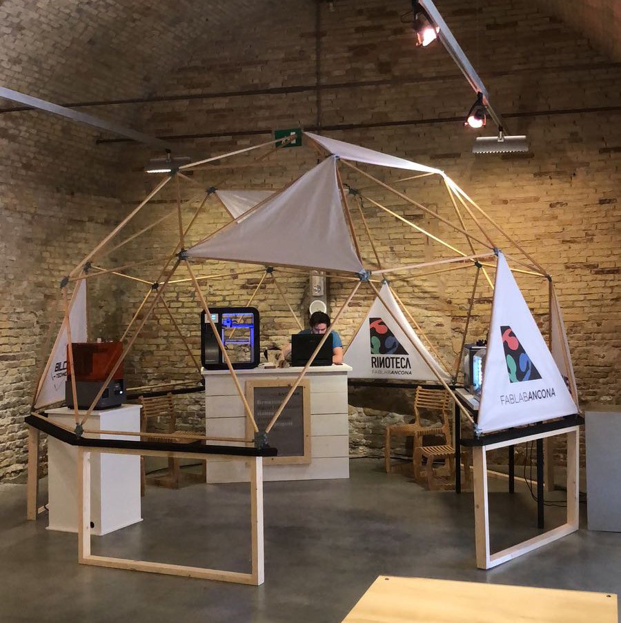 rinoteca's tweet photo. here we are! 
#fablabrinoteca a @Weekendoit con @bilcotechsrls 
#3dprinting #stampa3d #ancona #fablabancona https://t.co/7jiY8r6fuk