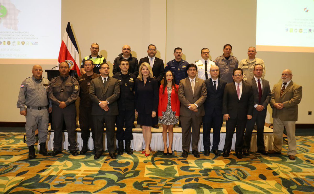dcalderonfp's tweet photo. Primer encuentro de articulación entre las instancias encargadas de la prevención, inteligencia e intervención, en materia de seguridad y justicia en la República de Costa Rica. Un espacio que busca mejorar la cooperación de las policías para servir mejor al País. https://t.co/IKOkrBS2Or