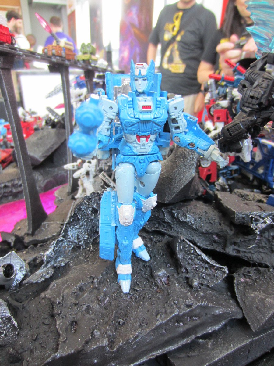 transformers war for cybertron siege chromia