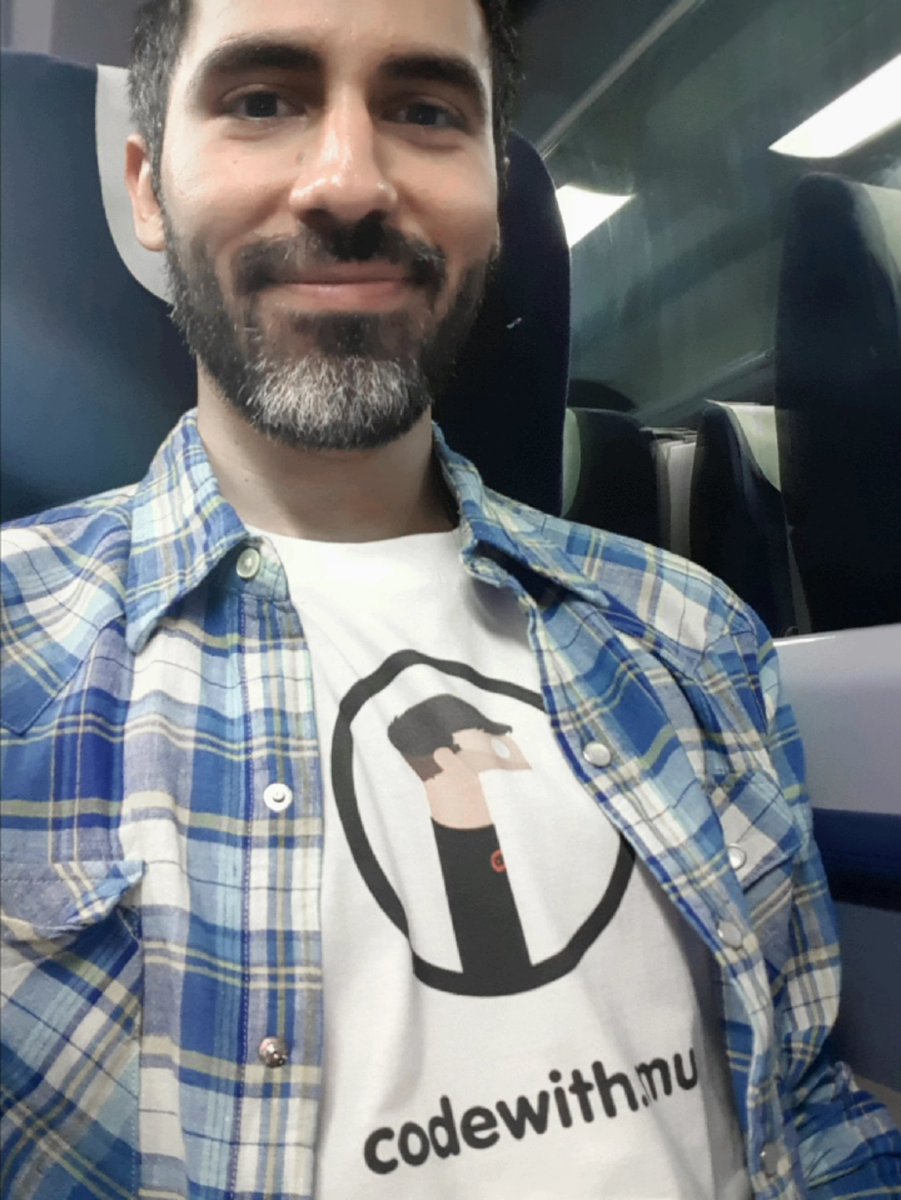carlosperate's tweet image. On my way home after a great evening at @oxfordpython to talk about #microbit. Thank you all for coming and for having me! 
It's a pity I had to leave early, I didn't even get to show my glaMUrous new t-shirt, thank you @ntoll and @hawkz, I love it! #codewithmu