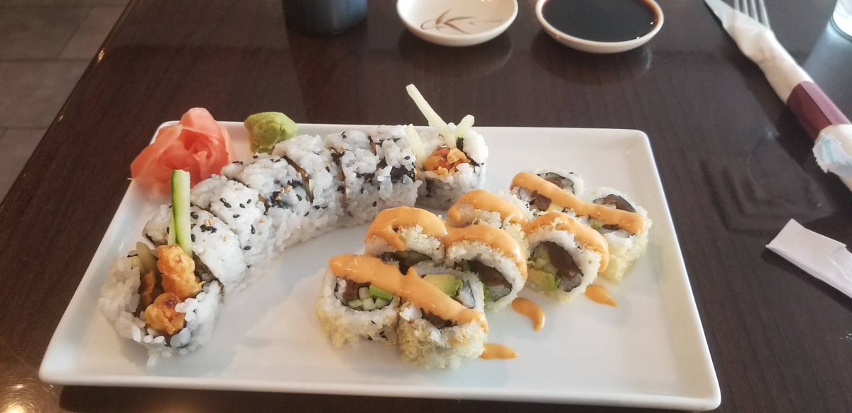 RoyaleBlue_dv4's tweet photo. Dinner with myself #veggiesushi https://t.co/DPTsE2Q4m2