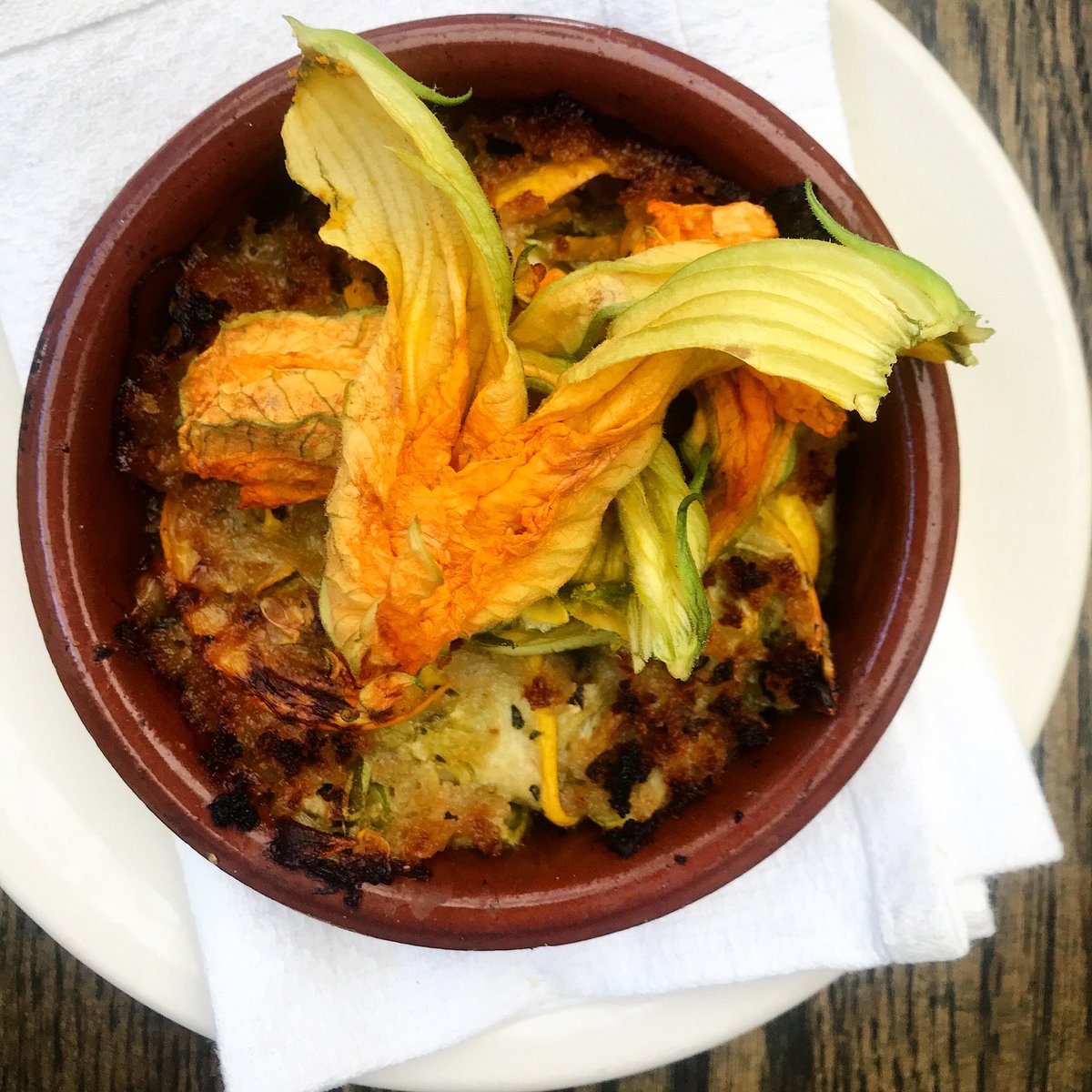 aocla's tweet photo. summer squash gratin, salsa verde, comte & breadcrumbs #summermenu #aoc #squashblossom #summersquash #howissummer https://t.co/YfVrgAKhGQ @SuzanneGoin @styneonwine https://t.co/b6ptVQzaC1