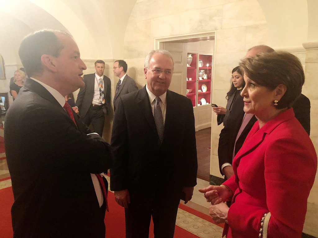 API_News's tweet image. @API_News CEO, Jack Gerard, joins @SecretaryAcosta and @LockheedMartin CEO, Marillyn Hewson, at the White House to promote the "Pledge to America's Workers", a program that gives students and workers more job training and skills development opportunities. cnb.cx/2O2yBf9
