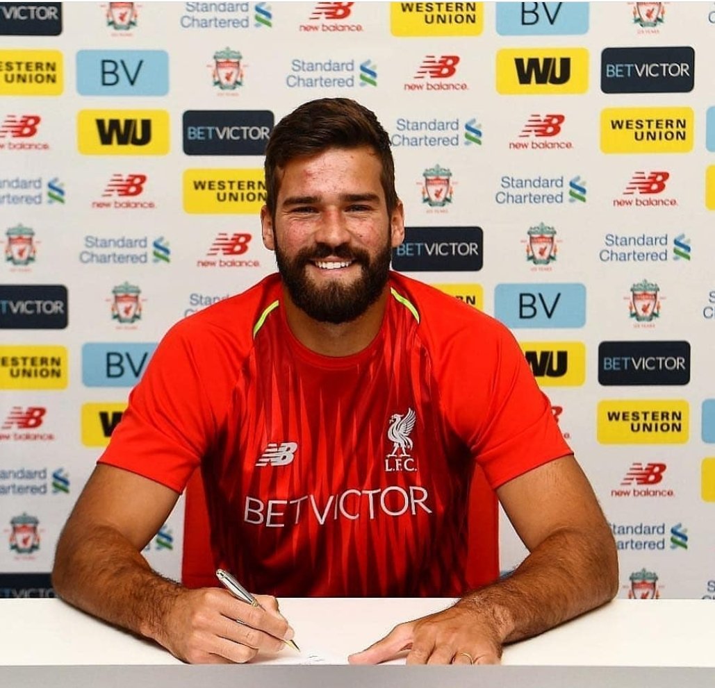 SociosFut's tweet photo. #Noticia #Fichaje
¡PORTERO MAS CARO DE LA HISTORIA!
87 millones de Euros le estaria pagando el @LFC a la @ASRomaEspanol por el portero @Alissonbecker
¡Buena Suerte Alisson!
#WelcomeAlisson
#LSDF https://t.co/nVs6bZWCzG
