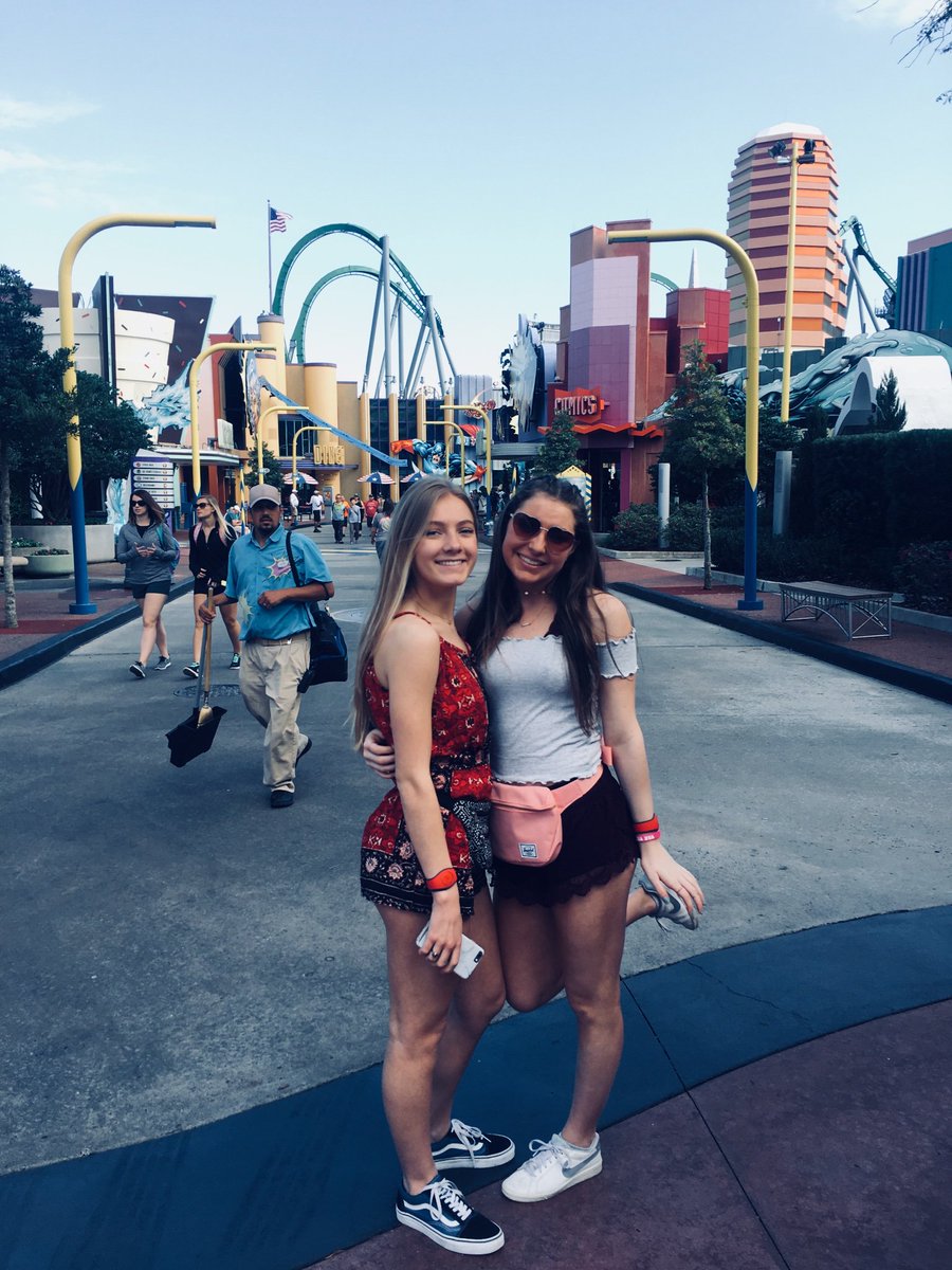 avemorris11's tweet photo. happy birthday pretty girl! love you carl🥕 https://t.co/RrMmWeREC1