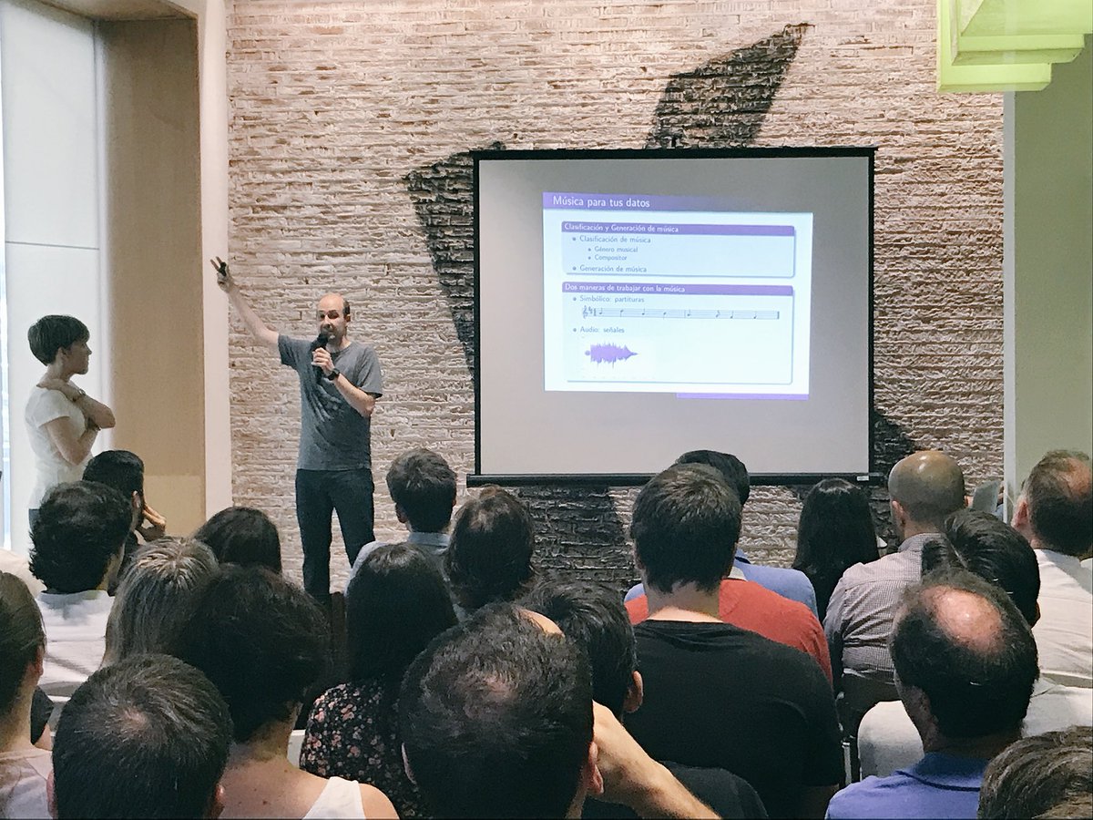 johnnyss85's tweet photo. Ir al #DatabeersEus para darte cuenta de lo reducida que aún es la comunidad de Data Scientist de Euskadi. Buena tarde entre compañeros, ex compañeros, colegas, profesores, alumnos, ... https://t.co/WrUISTZcGM
