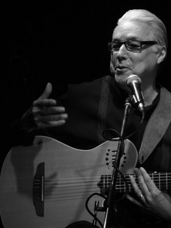 rsimard18's tweet photo. Luis Enrique Mejía Godoy du Nicaragua en spectacle au Ministère à Montréal le lundi 6 août (4521 St-Laurent) https://t.co/Ci646S6WUc
