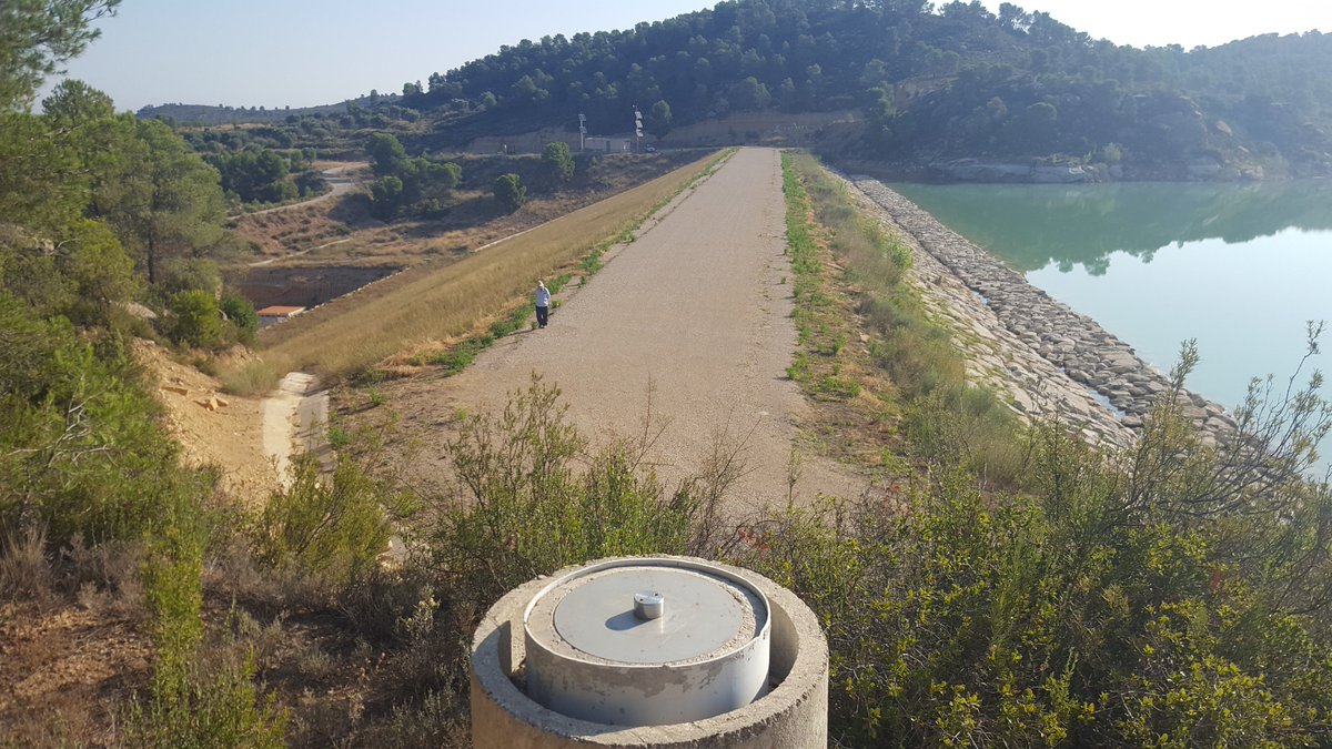 manuel_membri's tweet photo. #Inspección #visual en la #presa de #Valcomuna esta mañana.
En el marco de #informes #anuales de #auscultación y #seguridad para las presas de la @CH_Ebro
Es #presa de #materialessueltos reforzada en 2013, con #bermas #escollera y un #filtroinvertido
#damsafety #damsurveillance https://t.co/FQEDqJW5B3