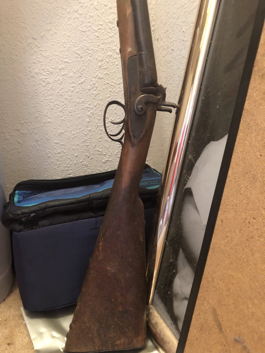 Hollyforest's tweet photo. Calling all gun Collectors. Just came across this old shot gun, any one know how old it is and the name? It’s about 2-3 feet long. #EDdream https://t.co/erT2GePndB
