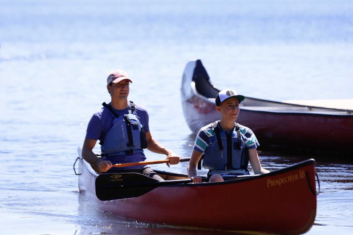 JustinTrudeau's tweet photo. Nothing like sunshine, blue skies and a nice paddle in the summertime. My thanks to the kids at Tim Horton Memorial Camp for the welcome today – and to everyone whose Camp Day donations help make it all possible. https://t.co/KEQ6AOqTMT