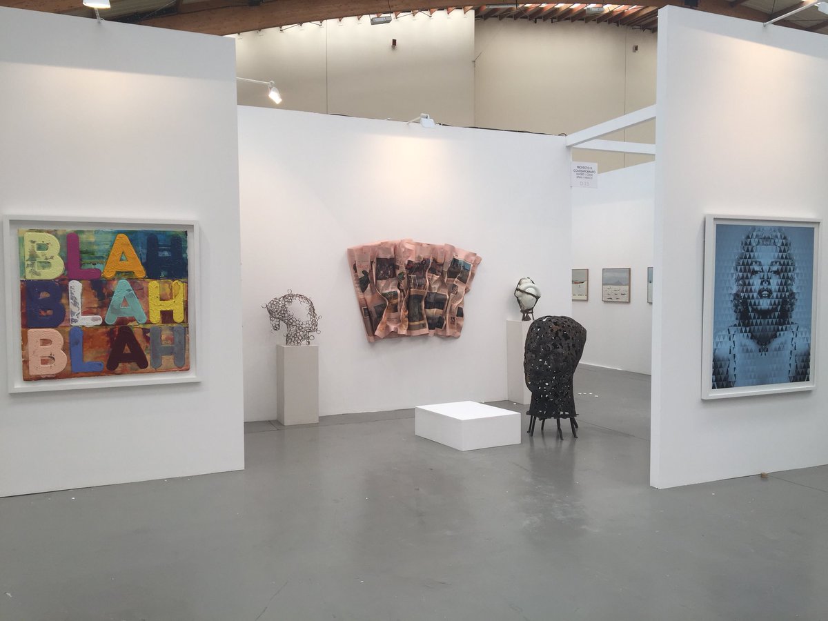 ProyectoHC's tweet photo. Terminando de montar nuestro stand de @MarbellaFair con @paul_rousso @Fidia_ @1RafaelBarrios @FabianUgalde @xaviermascaro #MelBochner #PeterAnton https://t.co/VAo5vyFji6
