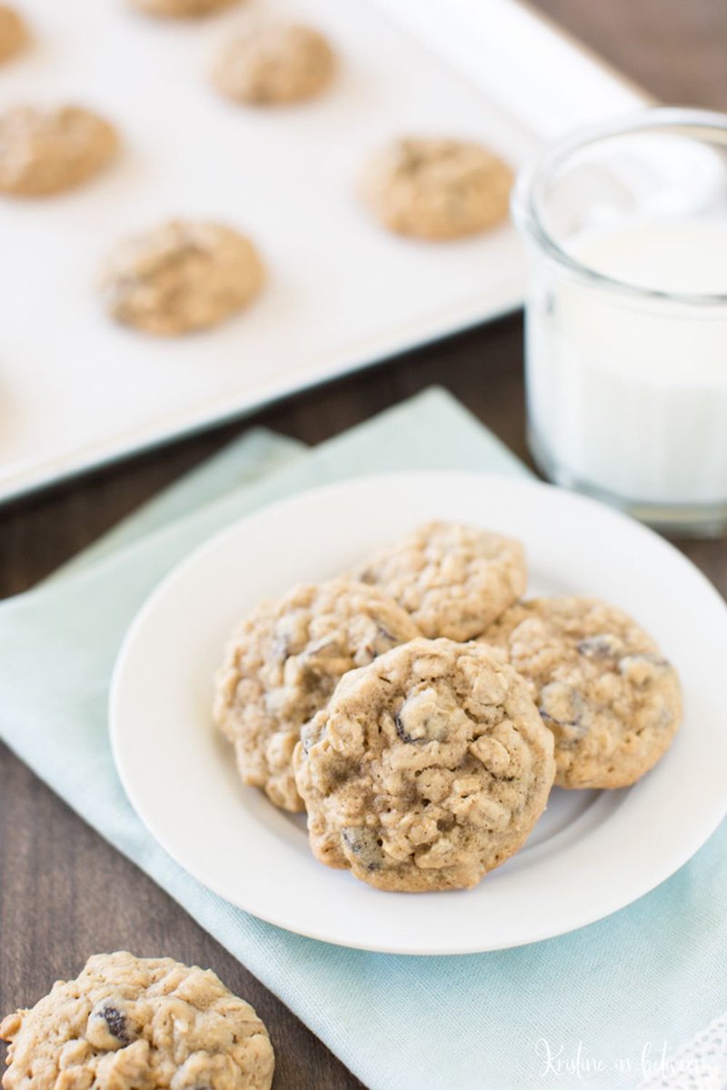 kinbetween's tweet photo. This is a great recipe for classic chewy oatmeal cookies! It's a super simple small-batch recipe too! #baking #recipe #oatmealcookies https://t.co/Pu5alxNdOV https://t.co/DJKhbzxg6U