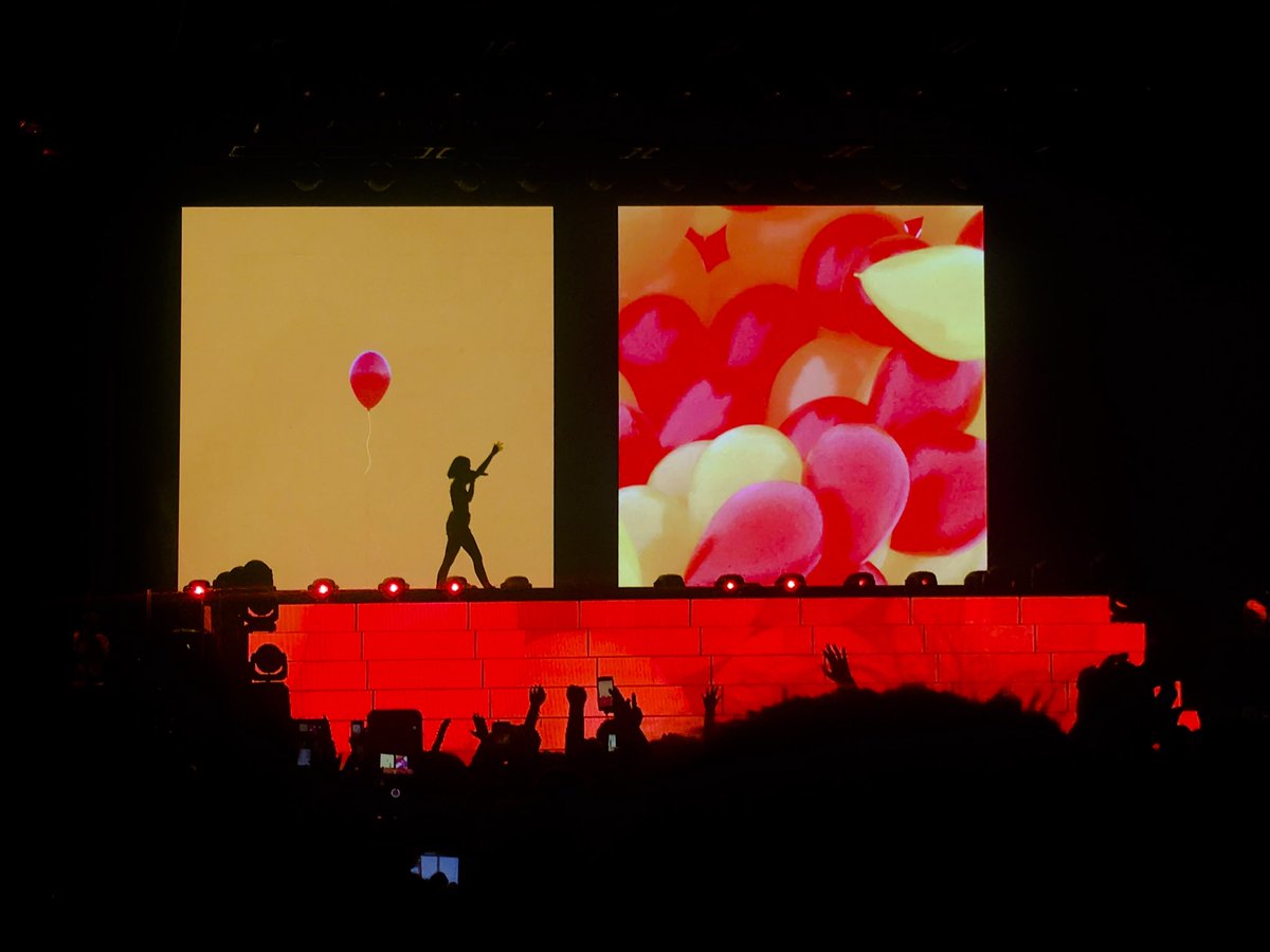 hannahgreil's tweet photo. will i ever get over @halsey’s tour visuals?
(probably not) https://t.co/goeK1odVi5