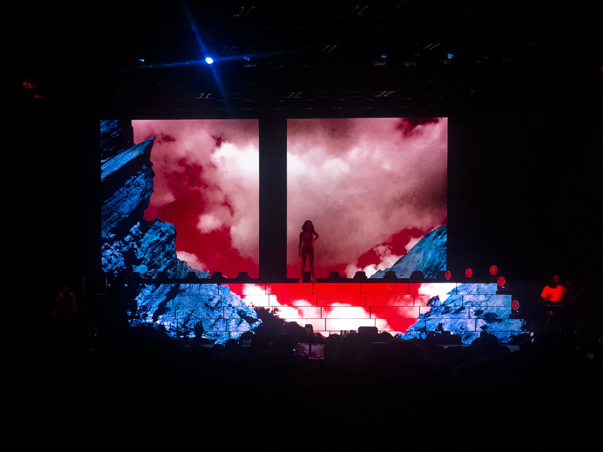 hannahgreil's tweet photo. will i ever get over @halsey’s tour visuals?
(probably not) https://t.co/goeK1odVi5