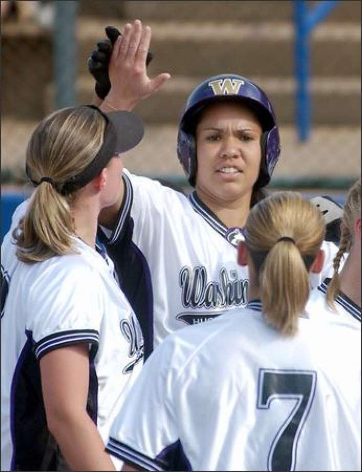 Washington Softball tweet media