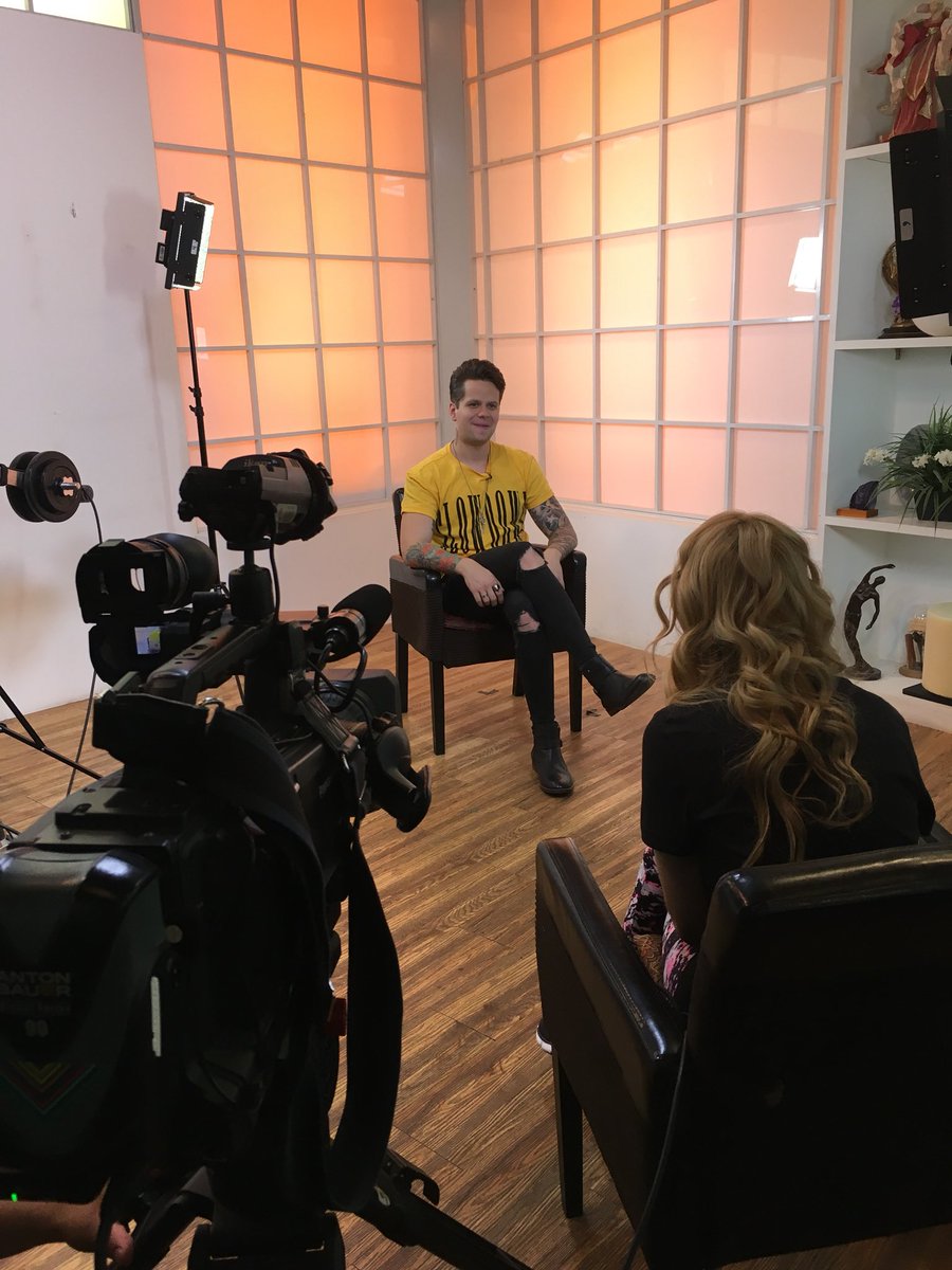 JLPRENSA's tweet photo. Estuvimos con @KikeJMOfficial  en @Radio_Formula en entrevista exclusiva #RealWorld https://t.co/Daw0Vkqx2t