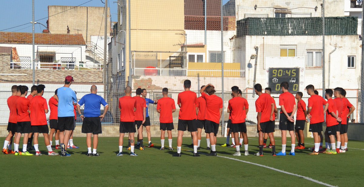 cfreusdeportiu's tweet photo. 🏋🏻‍♂️ Aquesta tarda, el Juvenil A ha començat a preparar el retorn a Divisió d'Honor Juvenil! Primera sessió de la temporada del conjunt entrenat per @JaviRobles17!

#CFReusJuvenilA
#CFReus 🔴⚫️ https://t.co/GMyliT3eCu