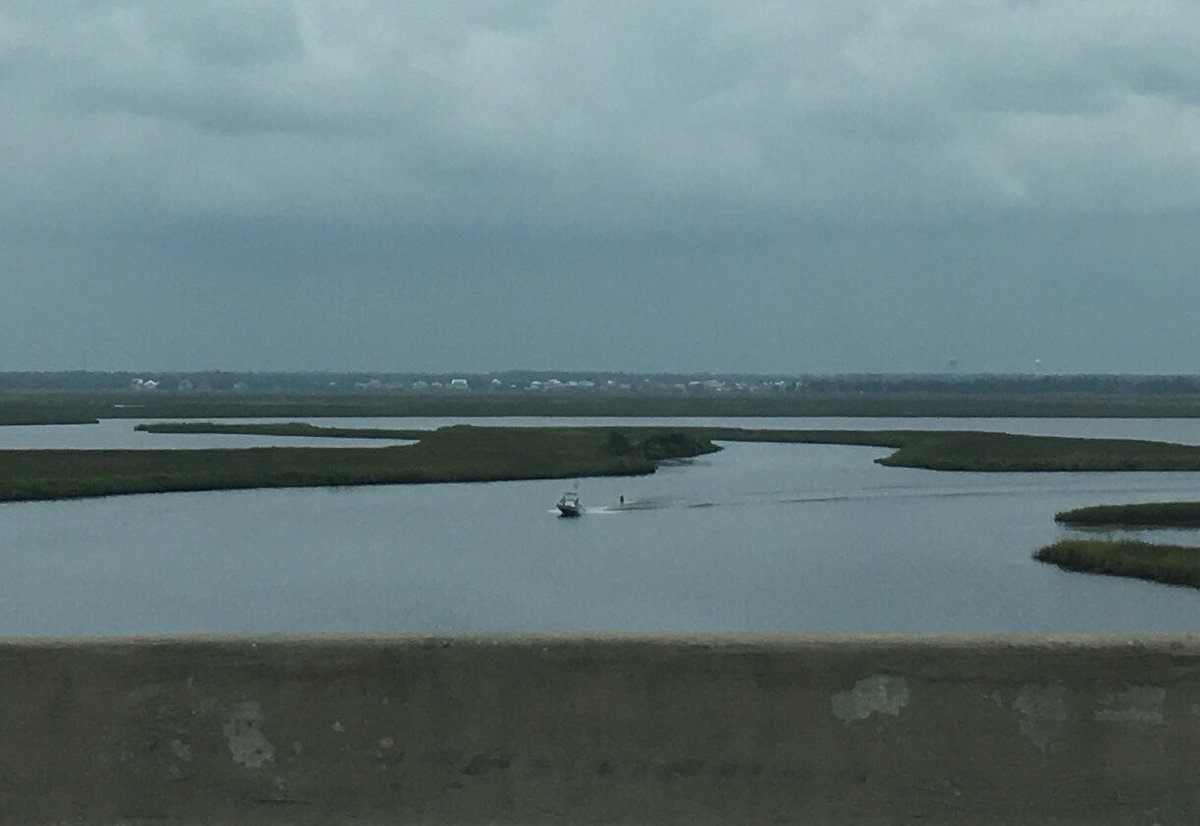 lecorgne's tweet photo. @MargaretOrr see the guy sking? #bayou #watersking #mississippi #nola https://t.co/Txxzf82rNR