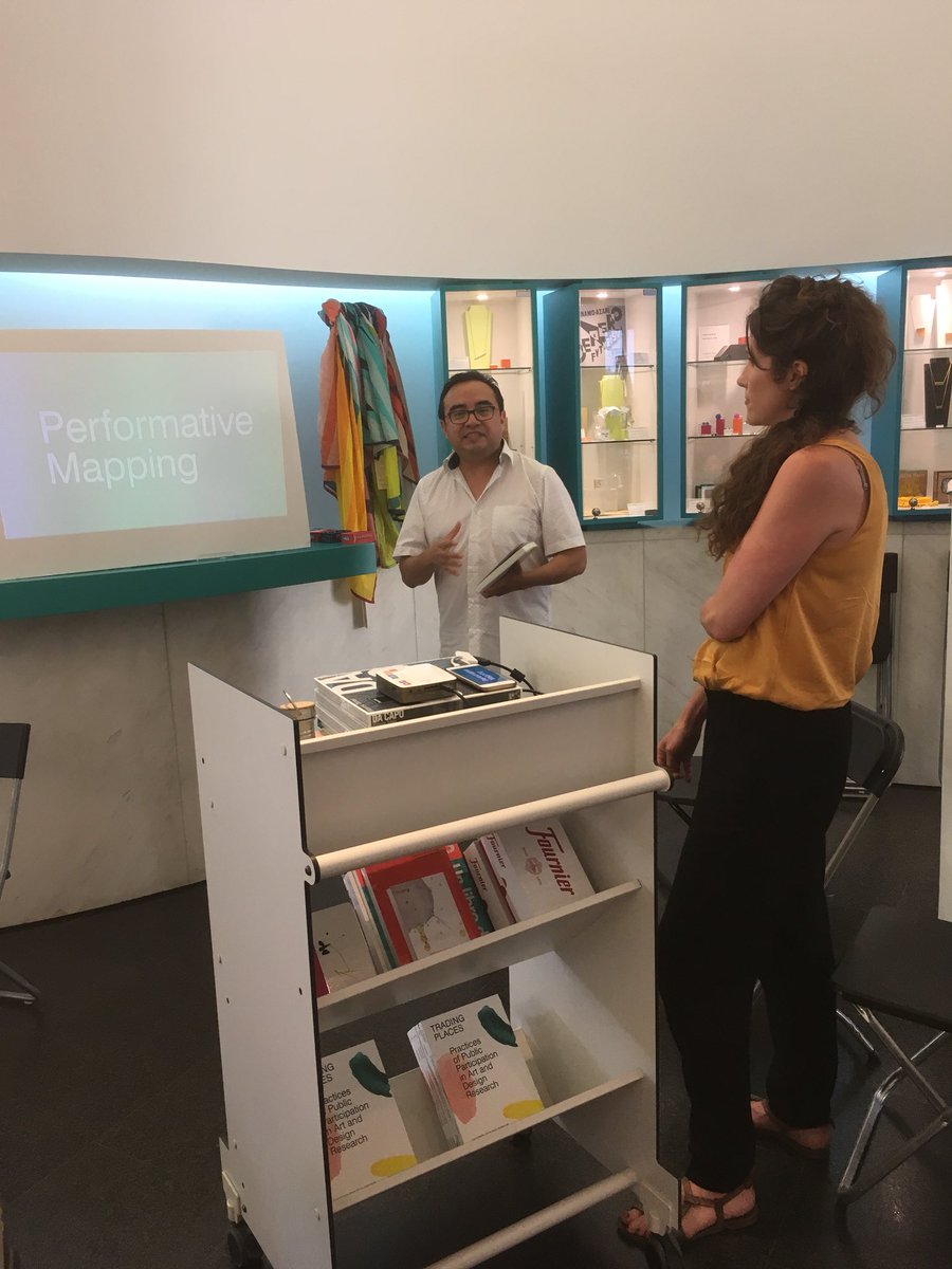 dpr_barcelona's tweet photo. En @laietana @MACBA_Barcelona Store, @Bueno_Mesquita y nuestro partner in crime @cerreyes presentan nuestro 📚 ‘Trading Places’ y el caso de estudio ‘Mapping Invisibility’
#spacesofencounters #louderthanbombs https://t.co/XUk5XZIylc
