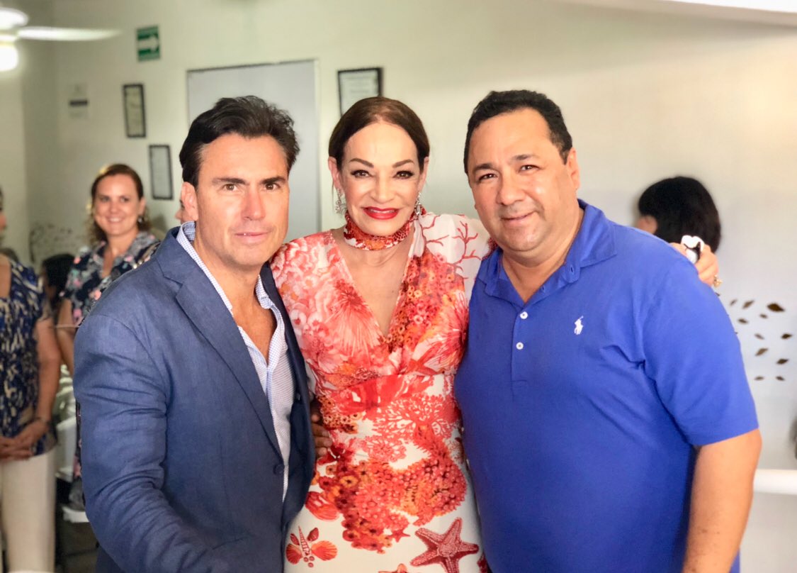 PuchetaOficial's tweet photo. ¡Feliz jueves a todos y todas! Un enorme gusto acompañar a mi amiga Letty Coppel en la inauguración del nuevo Centro de Asistencia Social. Sin duda, una mujer comprometida con las causas nobles, con los que menos tienen y más lo necesitan. https://t.co/srwe24ecWU