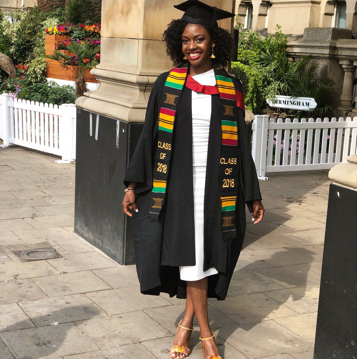 Frankie_OoO's tweet photo. First things first. Congratulations to me! My 4 years at Aston Uni has been an amazing experience, I have learnt so much about myself and what I am capable of. Today I graduated with a First Class Honours in Economics and Management. #astongraduate #classof2018 #blackgirlmagic https://t.co/EkyHmh6fAA