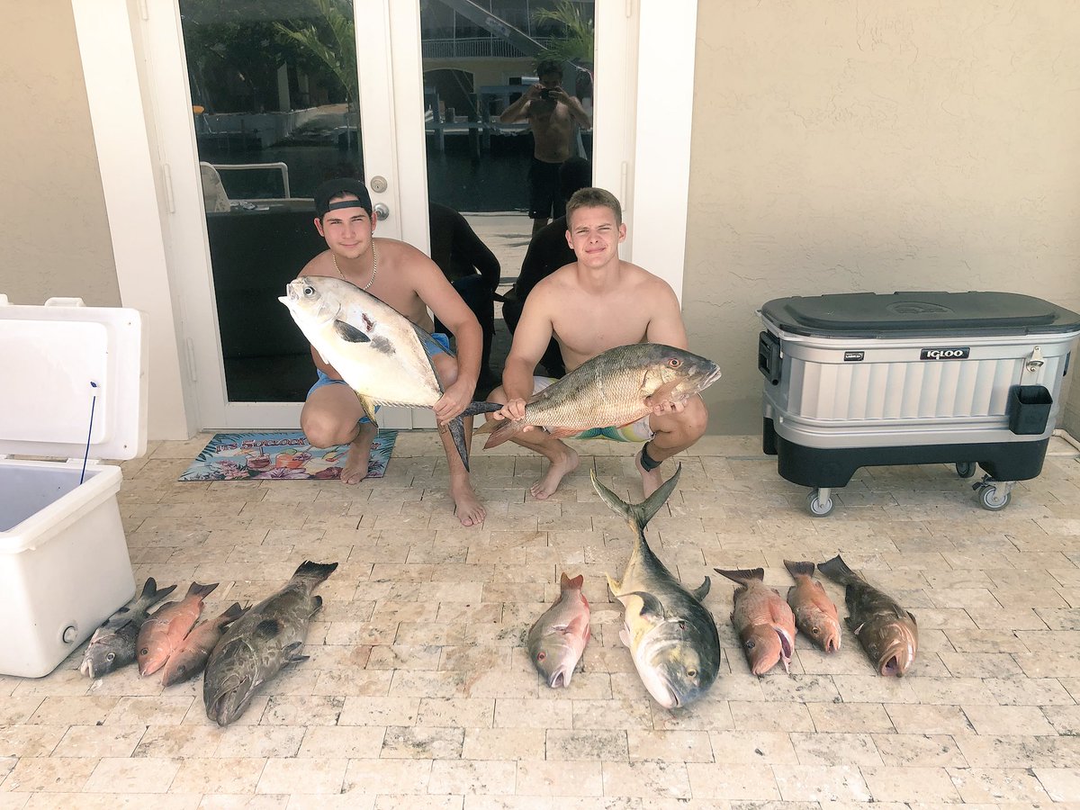 a_huerta51's tweet photo. We are just some young niggas living the life everyone wants. https://t.co/yeKU8NMqnZ