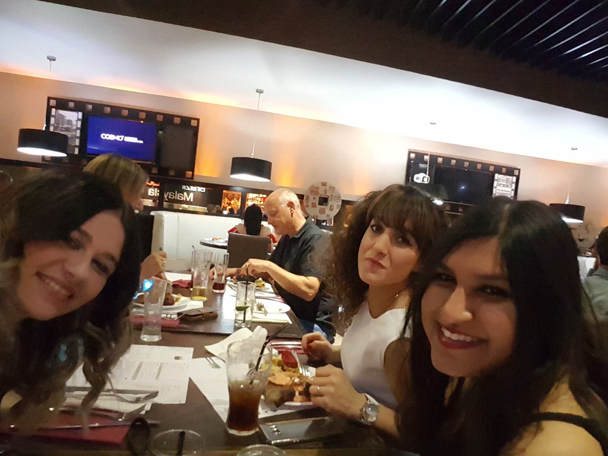 ChloeJo78999956's tweet photo. PIP gang out... all having an amazing time, eating, drinking and chatting... #udolpsych #udolpip https://t.co/BFNC9T1Z5w