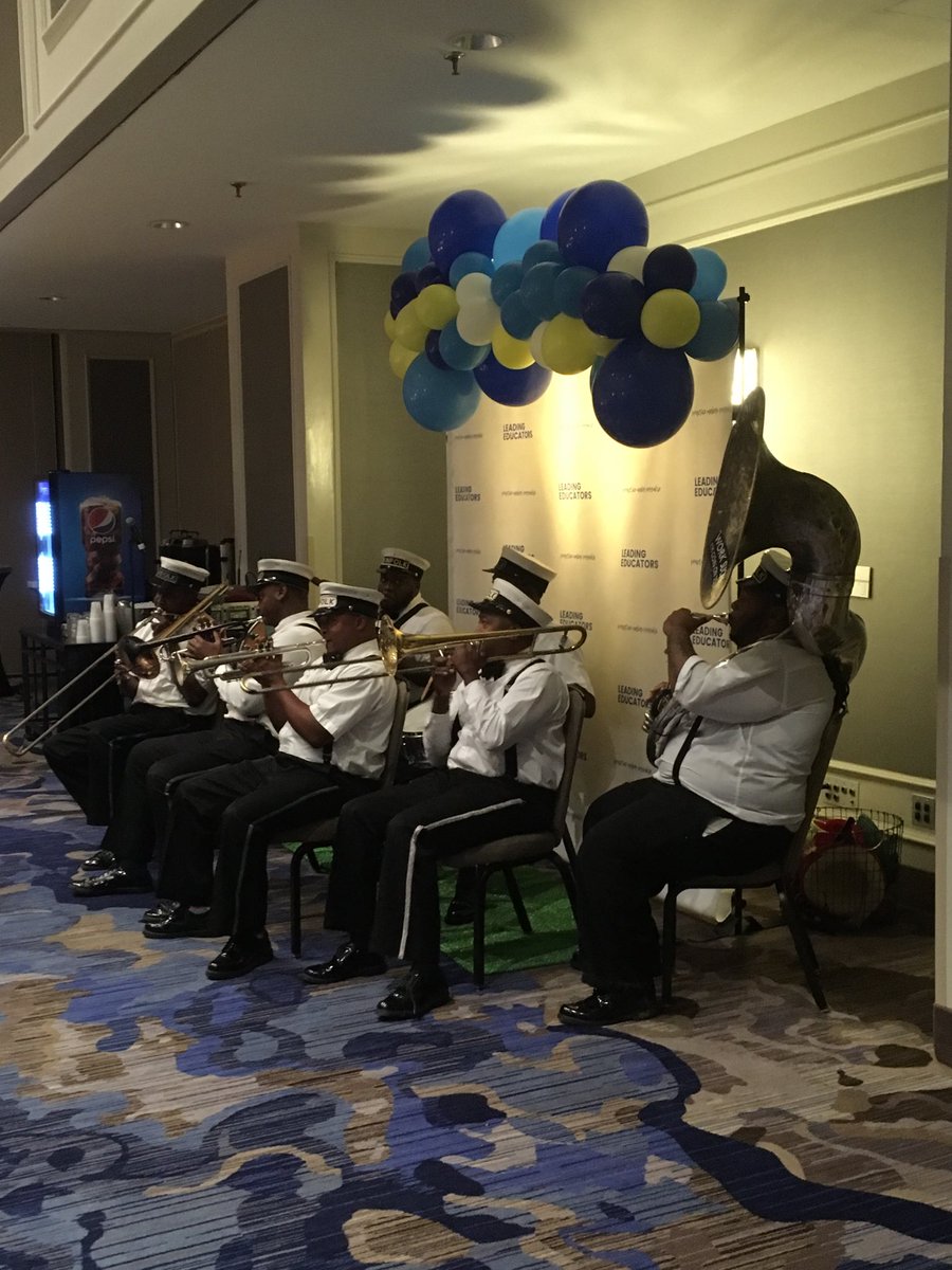 londonstone2015's tweet photo. This is how we do lunch #lei2018 in NOLA! https://t.co/U4KBsfcLPb