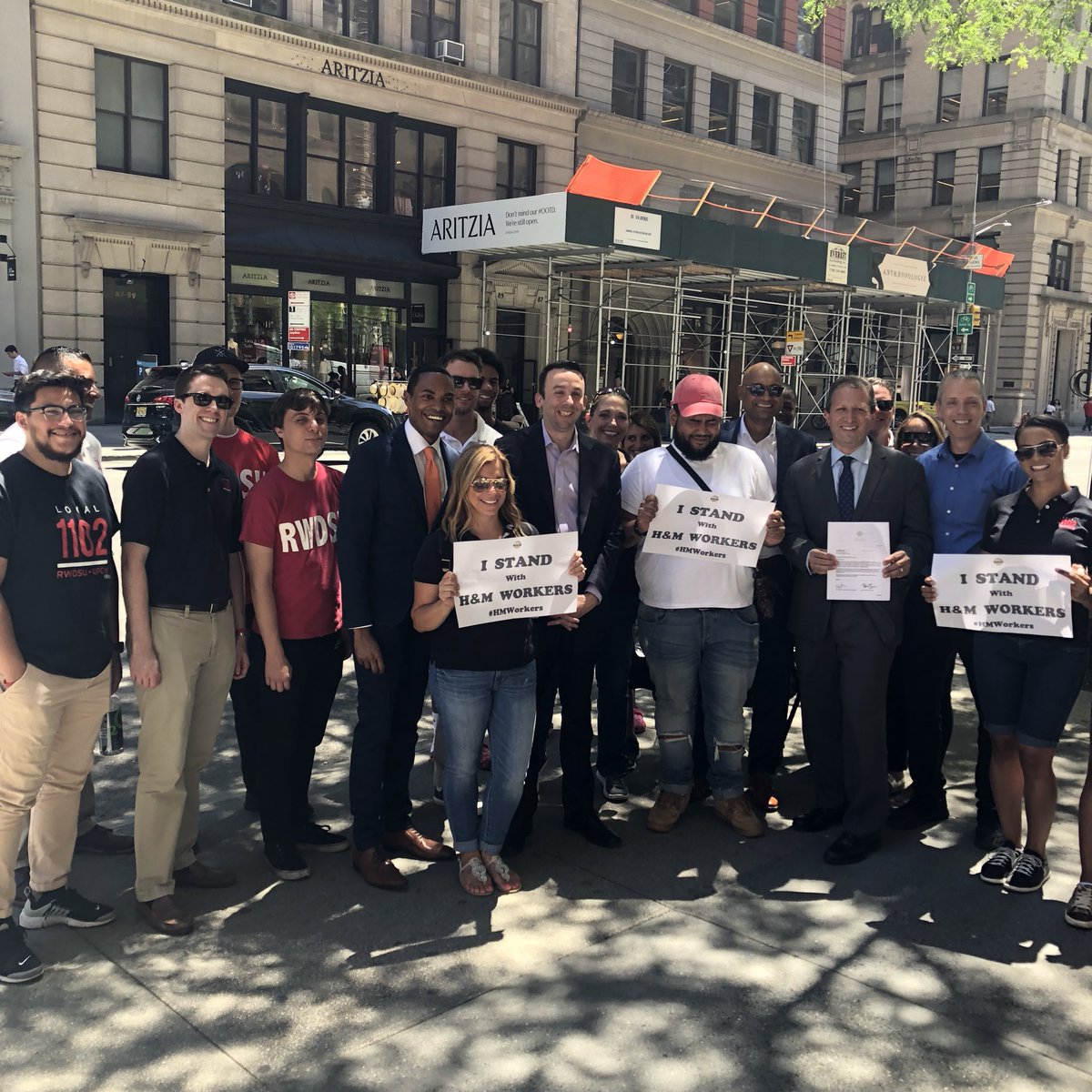 RitchieTorres's tweet photo. We stand with #HMWorkers in their fight for a fair contract. We are delivering a letter signed by our @NYCCouncil colleagues calling on @hm to come to the table and negotiate a fair contract for its workers. #HMWorkers #Negotiate https://t.co/WhCuHvniBE