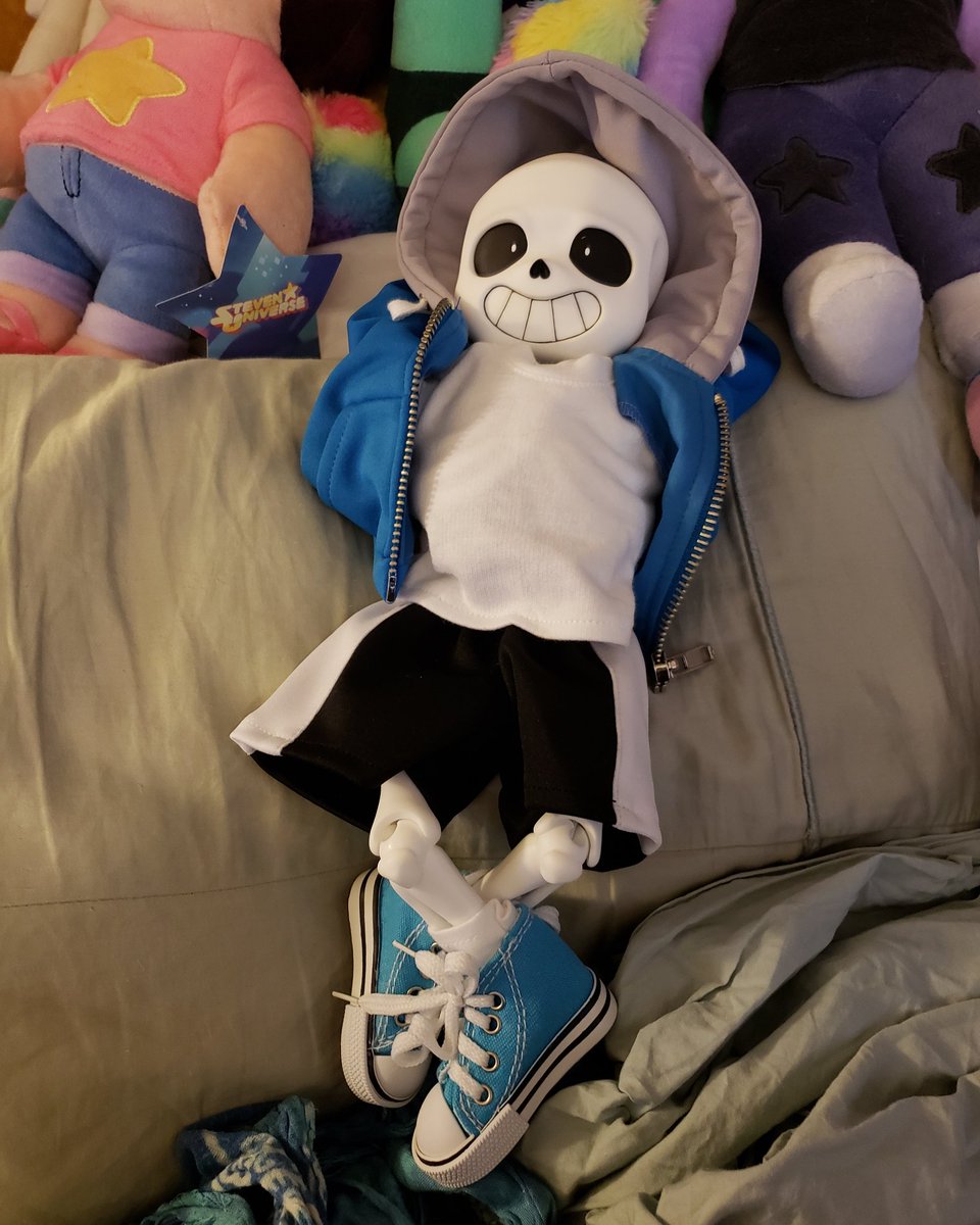pun_skele's tweet photo. What are you doing? "Chillin" 
Looks like someone has made their self at home.

#undertale #sans #sanstheskeleton #tobyfox #leelin #sansdoll #bjd #chillin
@sansdoll https://t.co/BXzf3ilf4T